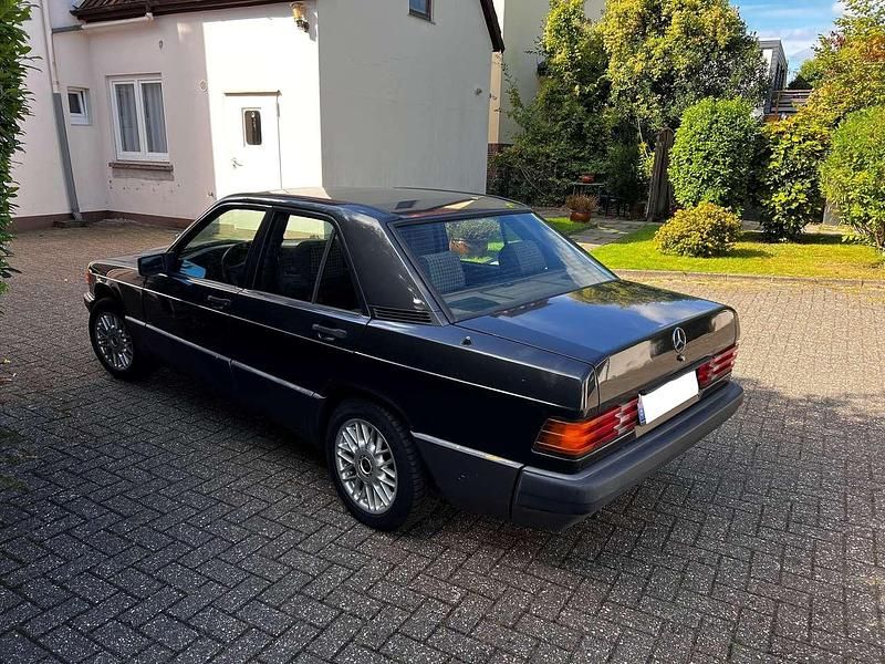 Gebraucht Mercedes 190 109 PS (80 kW) 1991 Schwarz Limousine