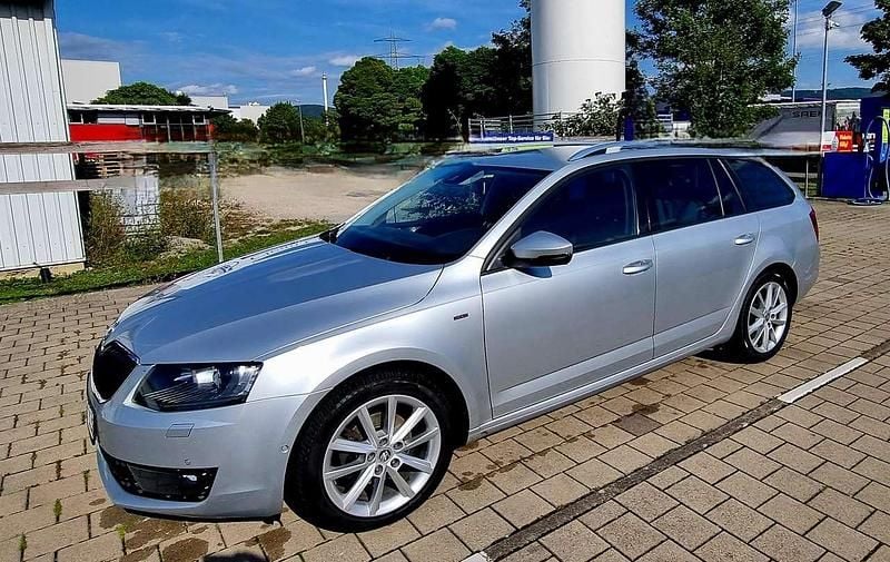 Silber Gebraucht 2016 Skoda Octavia Joy Kombi | 9.600 € (Superpreis) - Bild 1/4