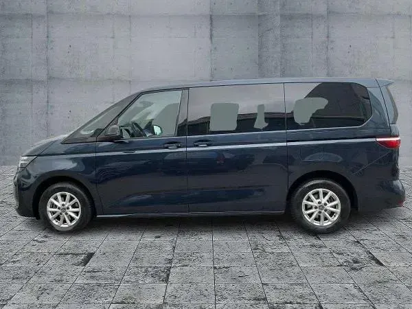 Gebraucht VW Multivan Life 150 PS (110 kW) 2024 Blau (starlight blue metallic) Van / Kleinbus