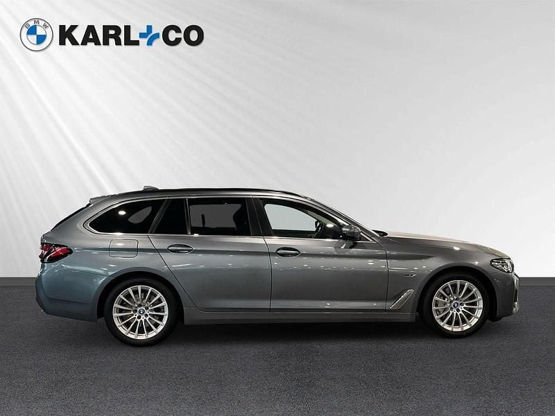 Gebraucht BMW 530e Sport Line 292 PS (214 kW) 2022 Blau Kombi