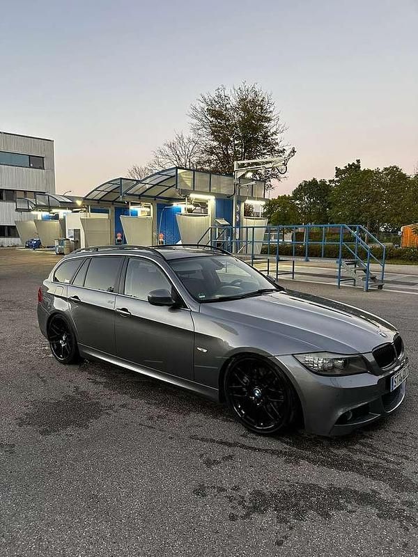Grau Gebraucht 2010 BMW 325 M Sport Kombi | 10.200 € - Bild 1/4