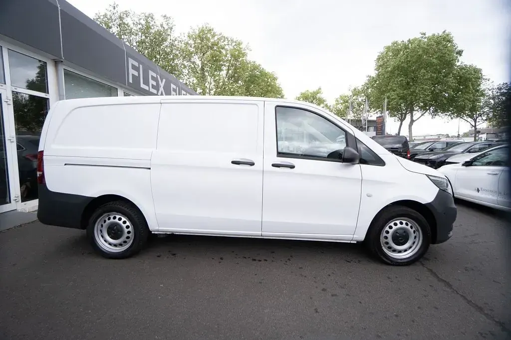Gebraucht Mercedes Vito 163 PS (119 kW) 2021 Arktikweiss Van