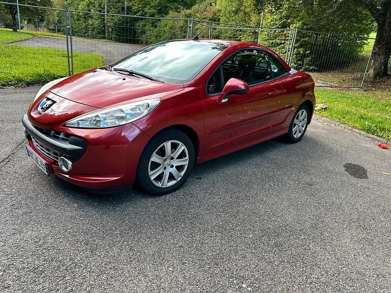 Rot Gebraucht 2008 Peugeot 207 CC Cabrio | 2.899 € (Fairer Preis) - Bild 1/4