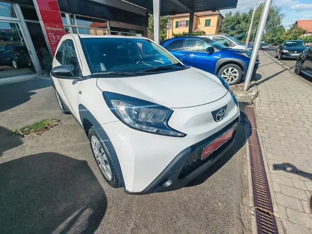 Gebraucht Toyota Aygo X X-play 72 PS (52 kW) 2023 Weiß SUV