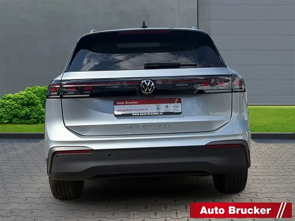 Neu VW Tiguan Life 150 PS (110 kW) 2026 Silber SUV
