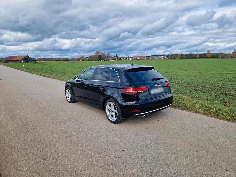 Gebraucht Audi A3 116 PS (85 kW) 2019 Schwarz Limousine