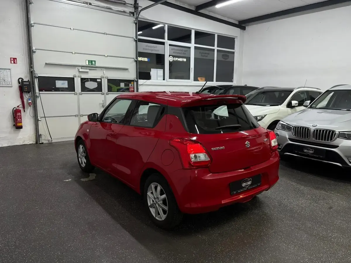 Gebraucht Suzuki Swift 90 PS (66 kW) 2017 Rot Kleinwagen