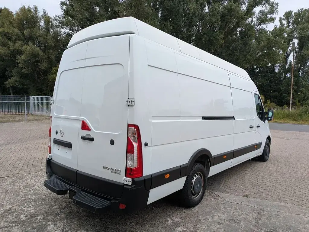Gebraucht Opel Movano 131 PS (96 kW) 2017 Weiß Van / Kleinbus