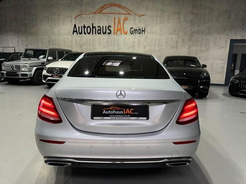 Gebraucht Mercedes E220 194 PS (142 kW) 2018 Iridiumsilber  metalliclack Limousine