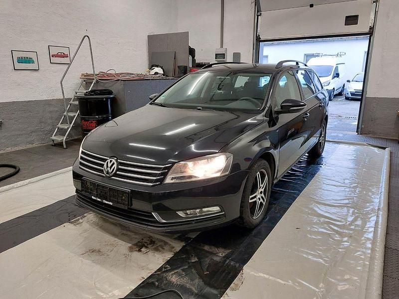 Schwarz Gebraucht 2011 VW Passat Trendline Kombi | 3.999 € (Guter Preis) - Bild 1/4