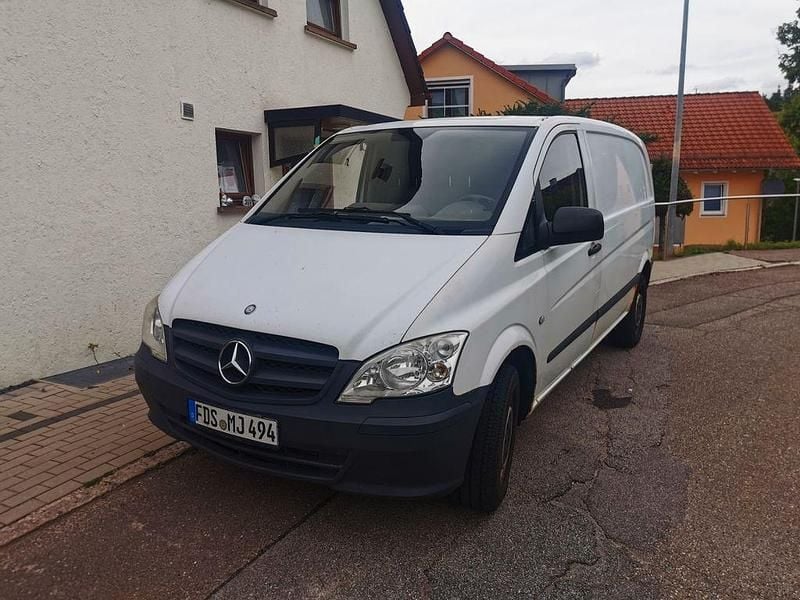 Weiß Gebraucht 2011 Mercedes Vito Van / Kleinbus | 5.290 € (Fairer Preis) - Bild 1/4