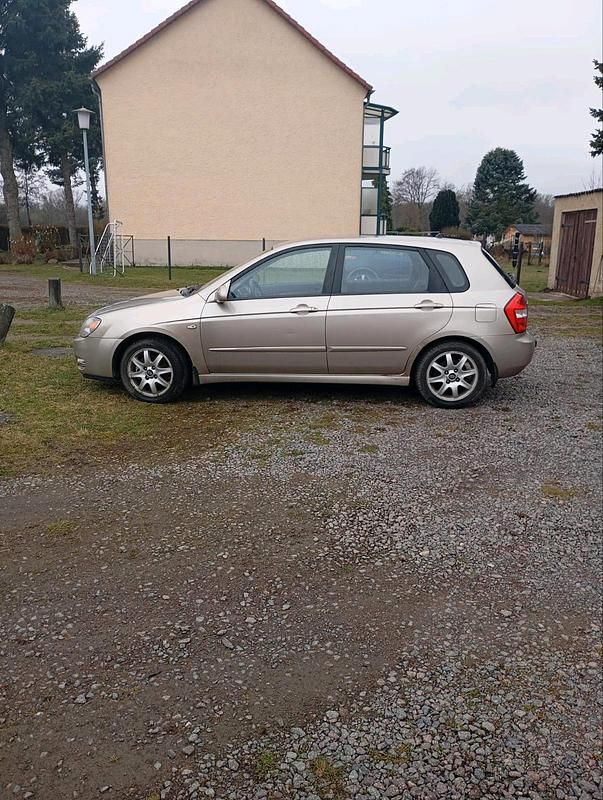 Gebraucht Kia Cerato 2005 Gold Kleinwagen