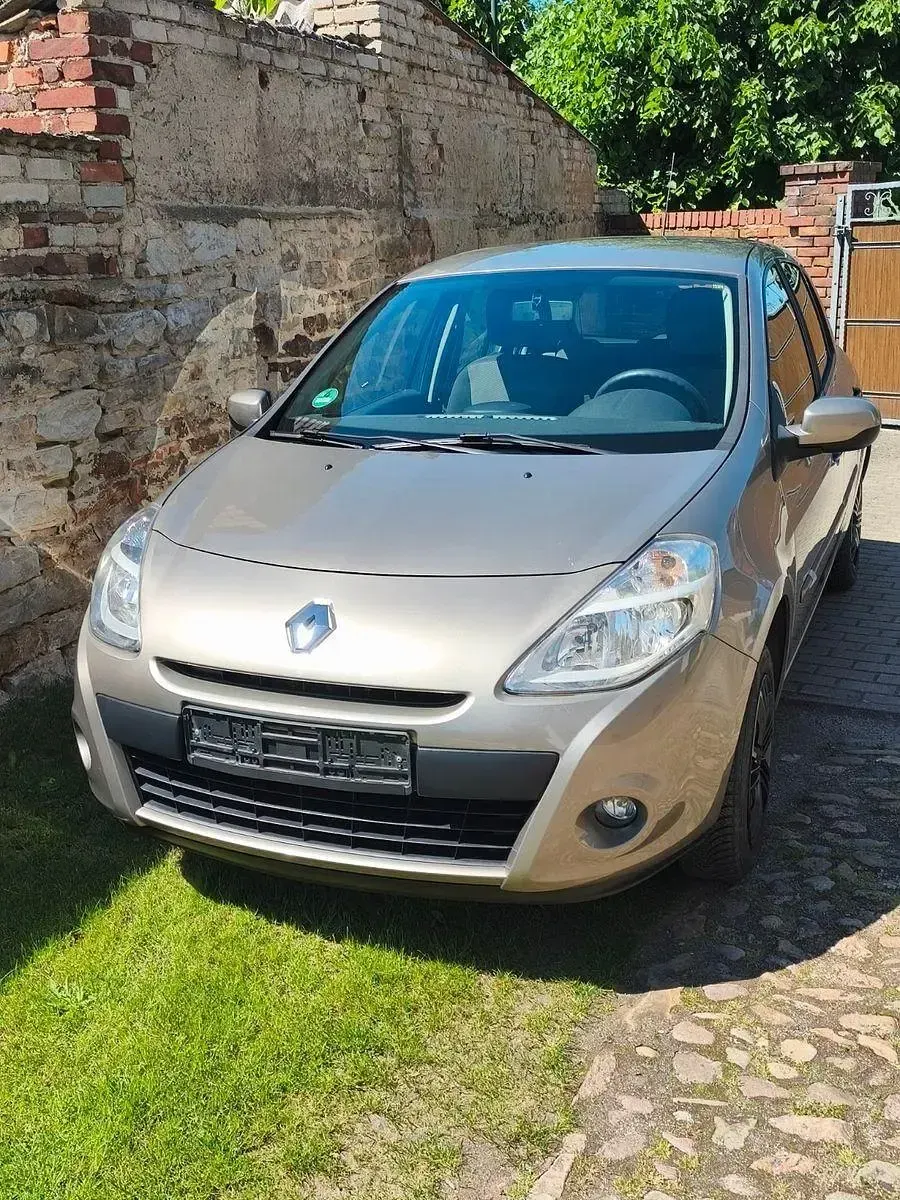 Gebraucht Renault Clio II Expression 75 PS (55 kW) 2009 Beige Kleinwagen