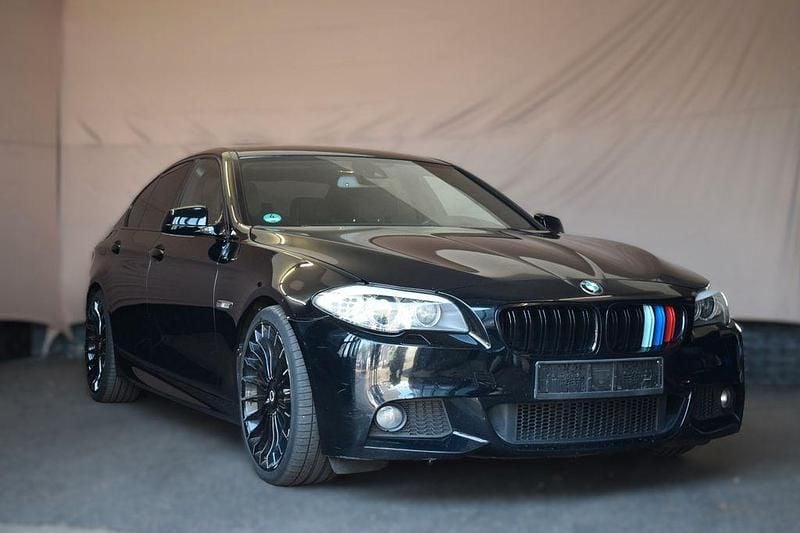 Schwarz (schwarz 2) Gebraucht 2012 BMW 520 M Sport Limousine | 9.980 € (Guter Preis) - Bild 1/4