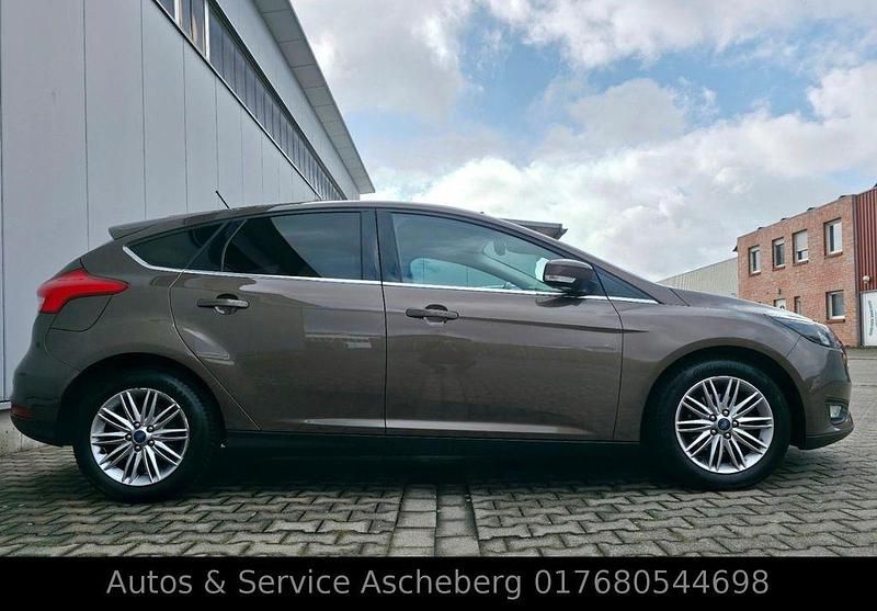 Gebraucht Ford Focus Cool & Connect 125 PS (91 kW) 2018 Braun Limousine