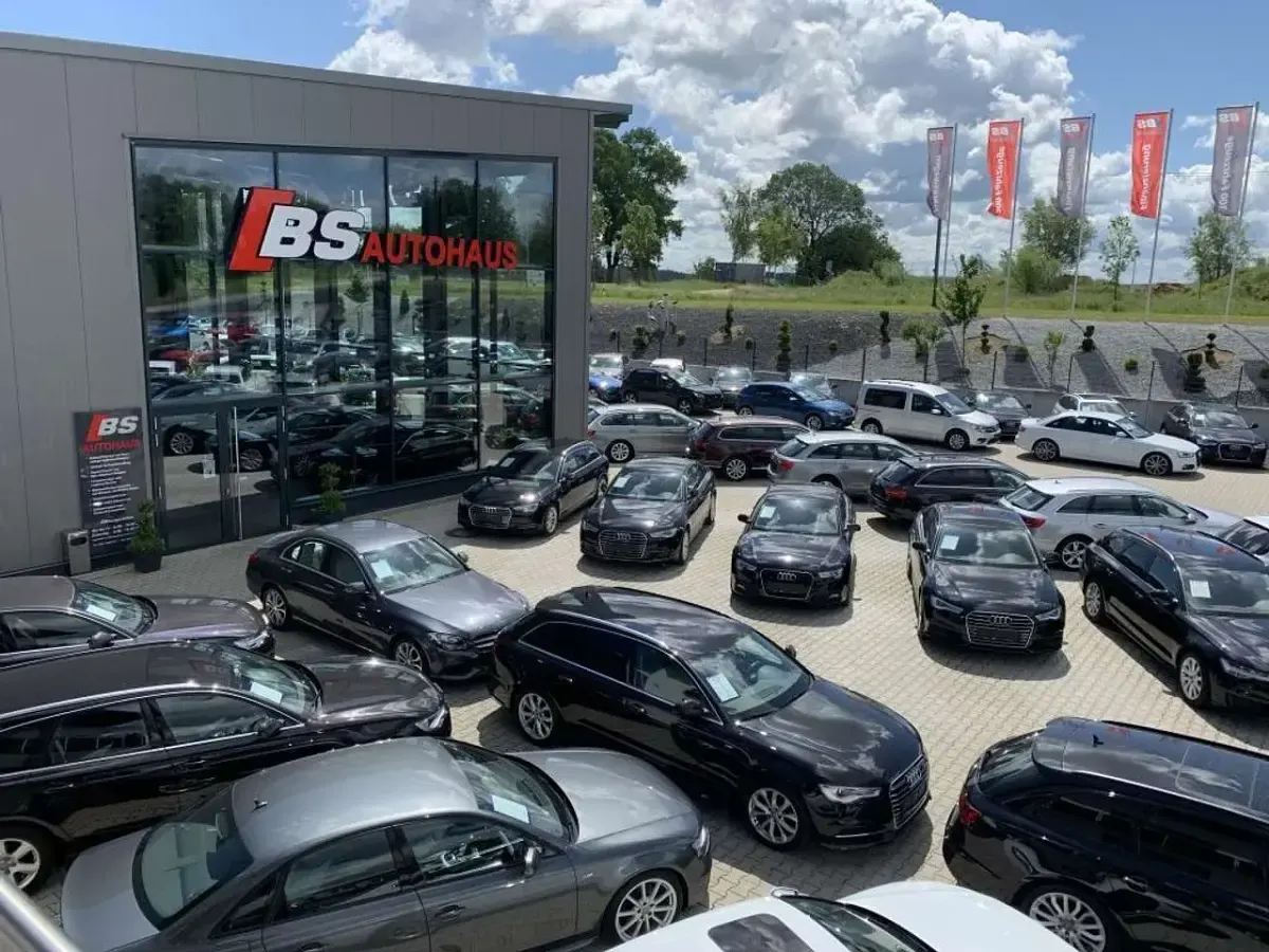 Gebraucht VW Passat 150 PS (110 kW) 2023 Deep black pearlescent Kombi