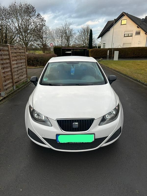 Weiß Gebraucht 2010 Seat Ibiza Kleinwagen | 3.350 € (Fairer Preis) - Bild 1/4
