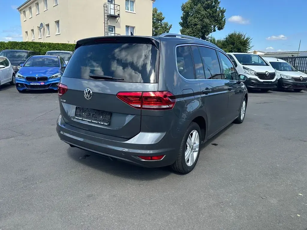 Gebraucht VW Touran Comfortline 150 PS (110 kW) 2020 Grau Van / Kleinbus