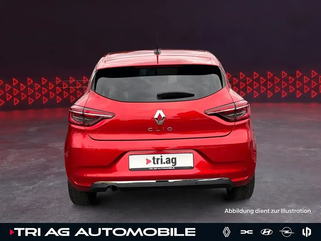 Używany Renault Clio IV Experience 101 KM (74 kW) 2019 Czerwony Sedan/Limuzyna
