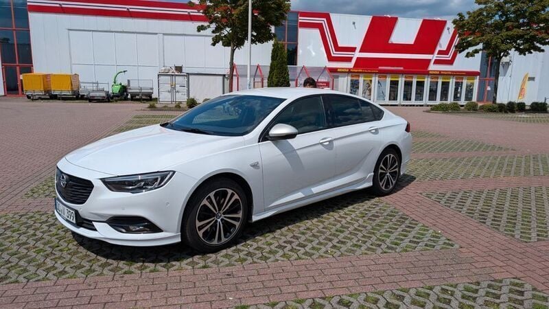 Weiß Gebraucht 2018 Opel Insignia Exklusiv Limousine | 14.700 € (Guter Preis) - Bild 1/4
