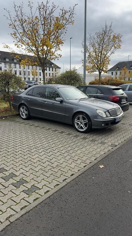 Silber Gebraucht 2005 Mercedes E280 Limousine | 9.999 € - Bild 1/4