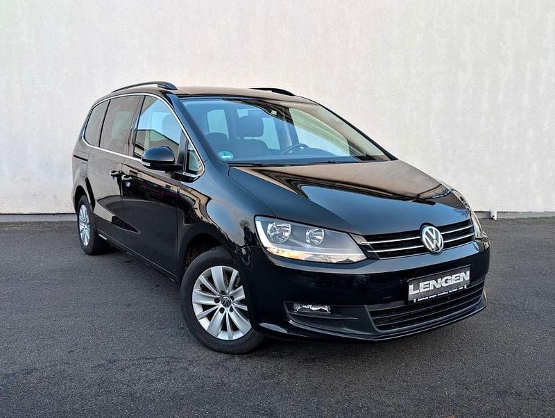 Schwarz Gebraucht 2018 VW Sharan Comfortline Van / Kleinbus | 20.840 € (Superpreis) - Bild 1/4