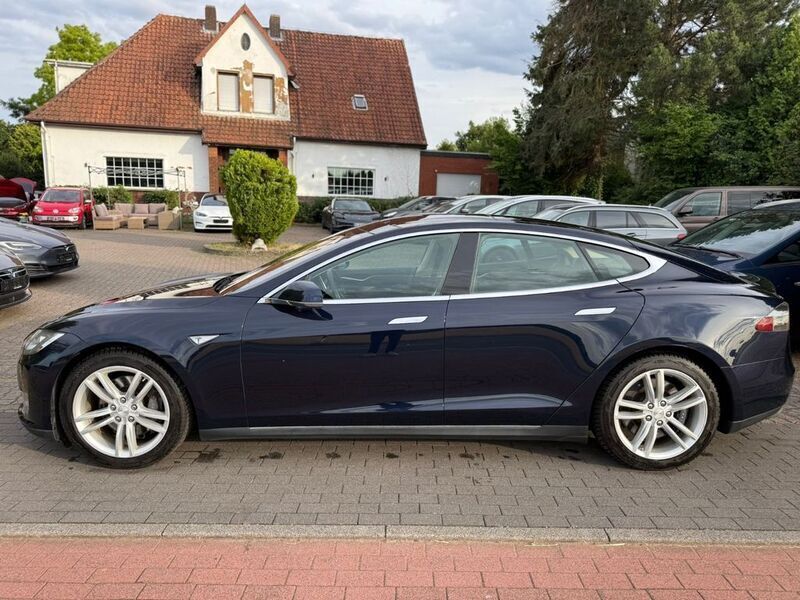 Blau Gebraucht 2014 Tesla Model S Limousine | 15.900 € (Superpreis) - Bild 1/4