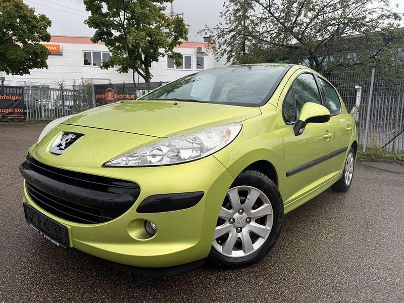 Grün Gebraucht 2007 Peugeot 207 Tendance Limousine | 2.490 € (Guter Preis) - Bild 1/4