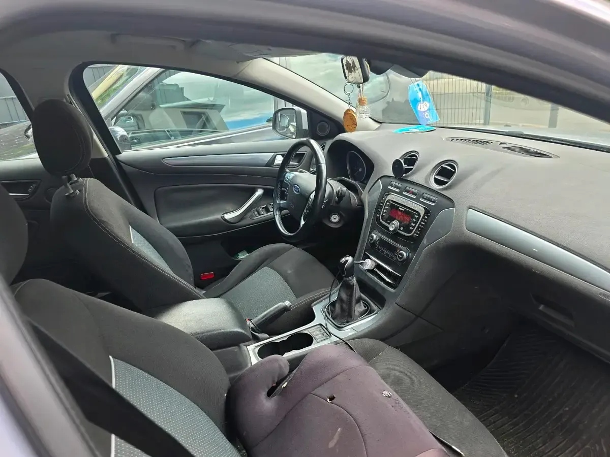 Gebraucht Ford Mondeo 145 PS (106 kW) 2011 Grau Kombi