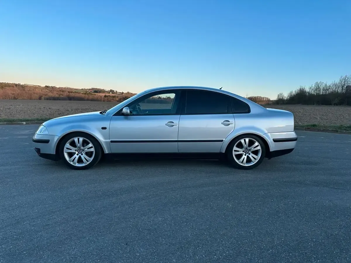 Gebraucht VW Passat 101 PS (74 kW) 2003 Silber Limousine