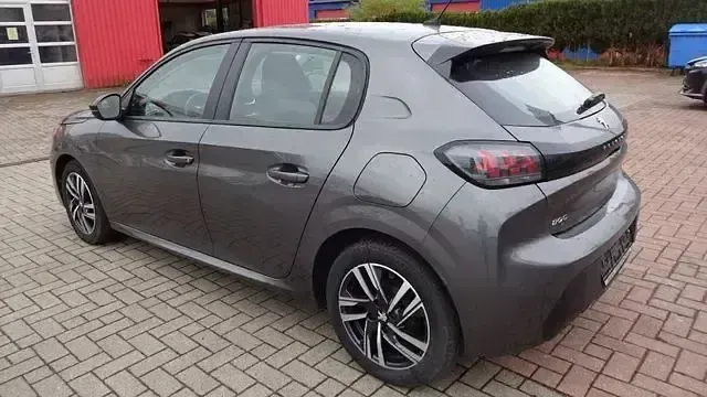 Gebraucht Peugeot 208 Active 75 PS (55 kW) 2023 Platinium grau metallic (metallic) Kleinwagen