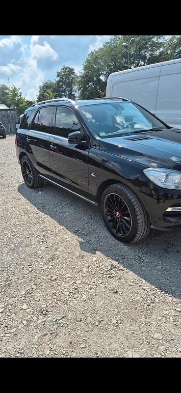 Gebraucht Mercedes ML350 258 PS (189 kW) 2012 Schwarz SUV