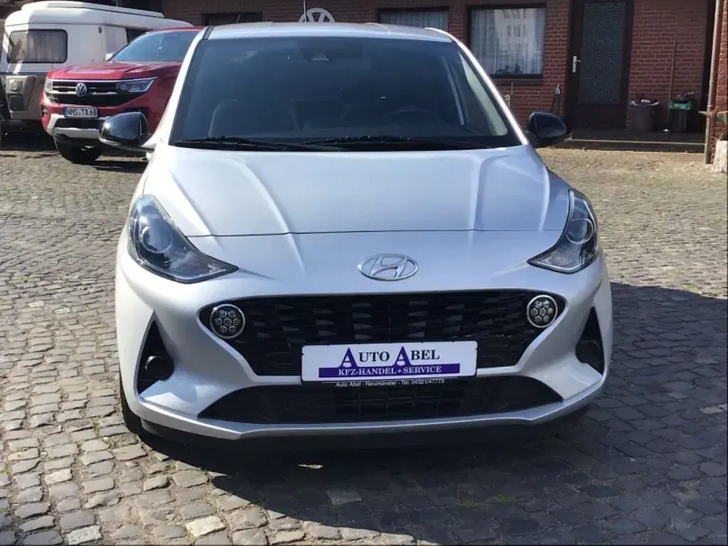 Gebraucht Hyundai i10 GO! 67 PS (49 kW) 2023 Silber Kleinwagen