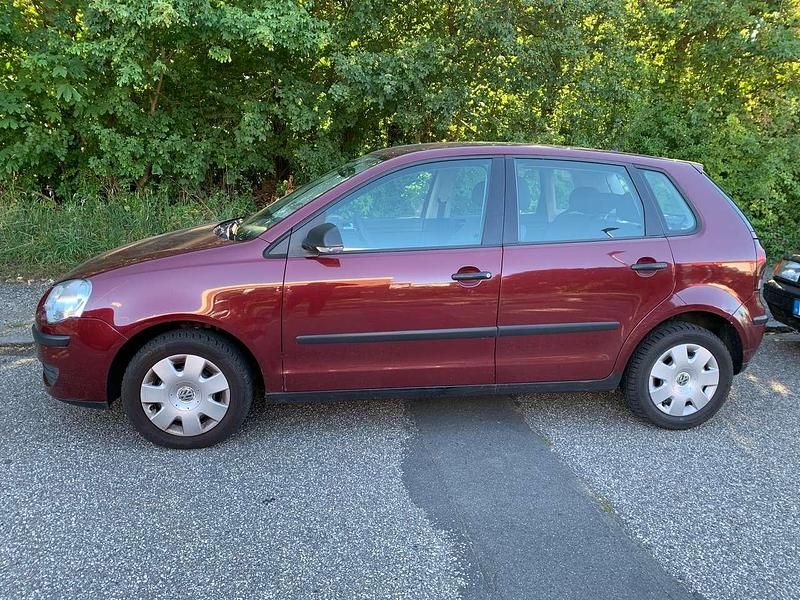 Rot Gebraucht 2008 VW Polo Limousine | 1.650 € (Guter Preis) - Bild 1/3