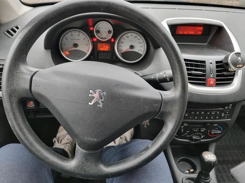 Gebraucht Peugeot 206+ 75 PS (55 kW) 2010 Schwarz Kleinwagen