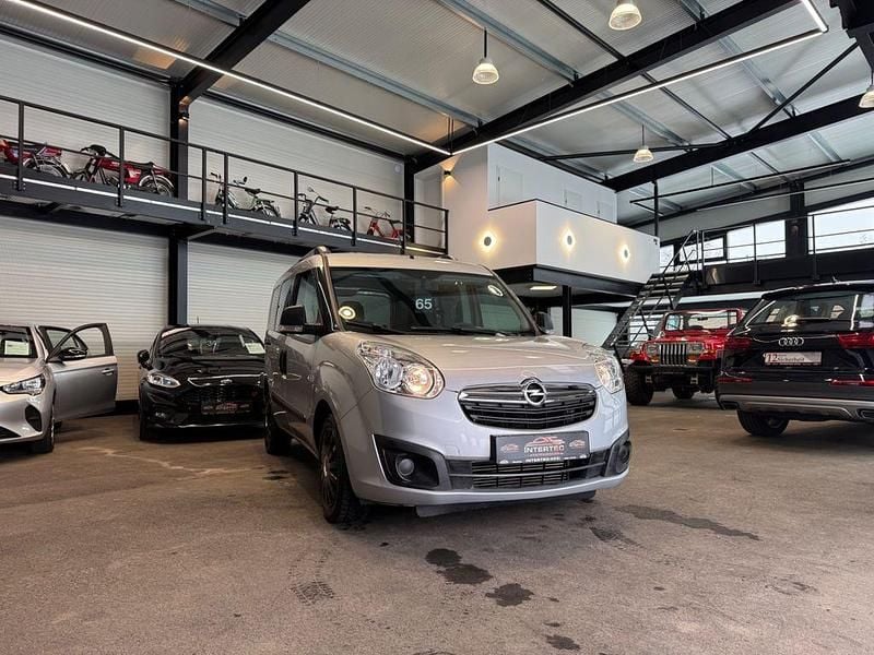Gebraucht Opel Combo Edition 120 PS (88 kW) 2012 Silber Van / Kleinbus