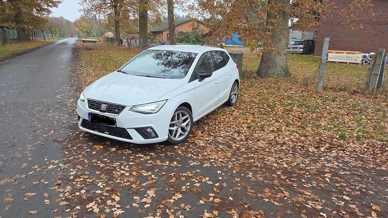 Weiß Gebraucht 2021 Seat Ibiza Kleinwagen | 12.499 € - Bild 1/4