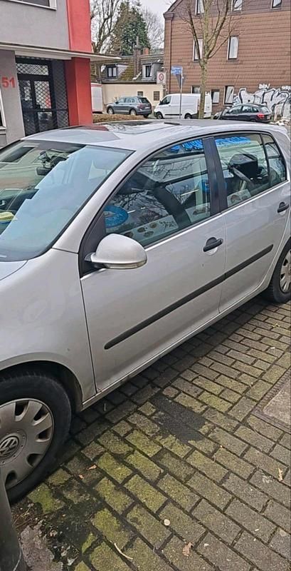 Second-hand VW Golf 74 CP (54 kW) 2005 Gri Coupe