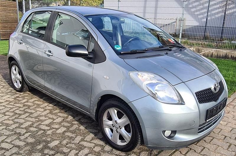 Silber Gebraucht 2006 Toyota Yaris Sol Limousine | 4.250 € (Fairer Preis) - Bild 1/4