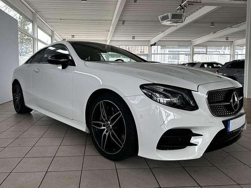 Gebraucht Mercedes E300 258 PS (189 kW) 2019 Weiß Coupé