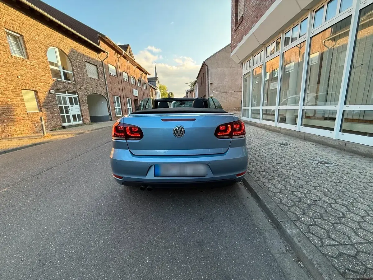 Gebraucht VW Golf Cabriolet 105 PS (77 kW) 2012 Blau Cabrio