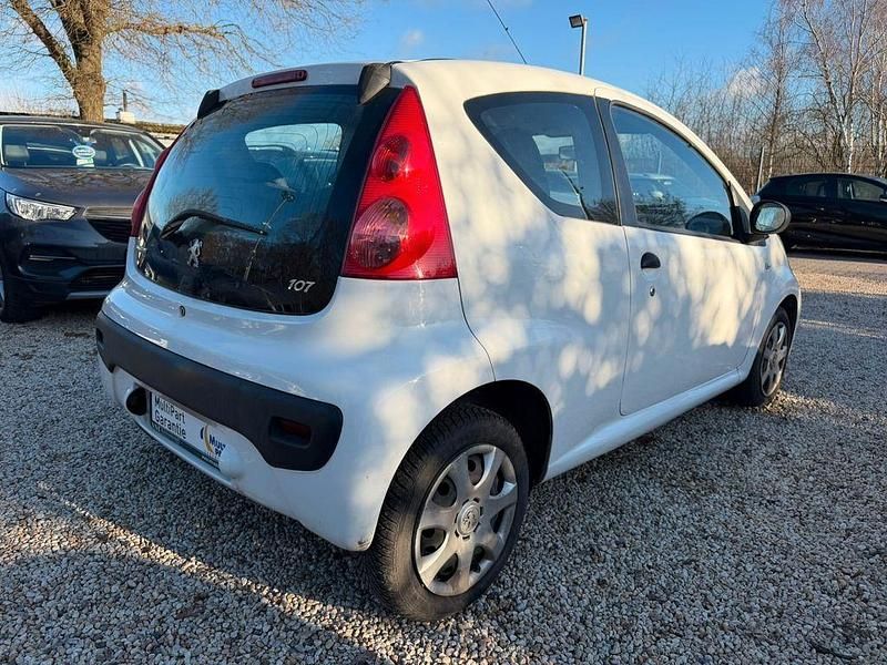 Gebraucht Peugeot 107 Filou 68 PS (50 kW) 2011 Weiß Kleinwagen