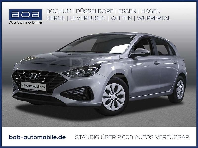Shimmering silver (silber) (silber) Gebraucht 2024 Hyundai i30 Trend Limousine | 19.390 € (Fairer Preis) - Bild 1/3