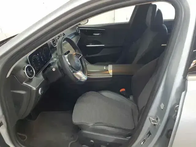 Gebraucht Mercedes C220 200 PS (147 kW) 2023 Silber Limousine