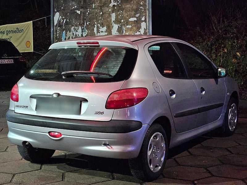 Gebraucht Peugeot 206 75 PS (55 kW) 1999 Silber Kleinwagen