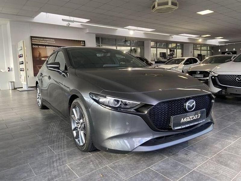 Grau Gebraucht 2021 Mazda 3 Selection Limousine | 18.490 € (Fairer Preis) - Bild 1/4
