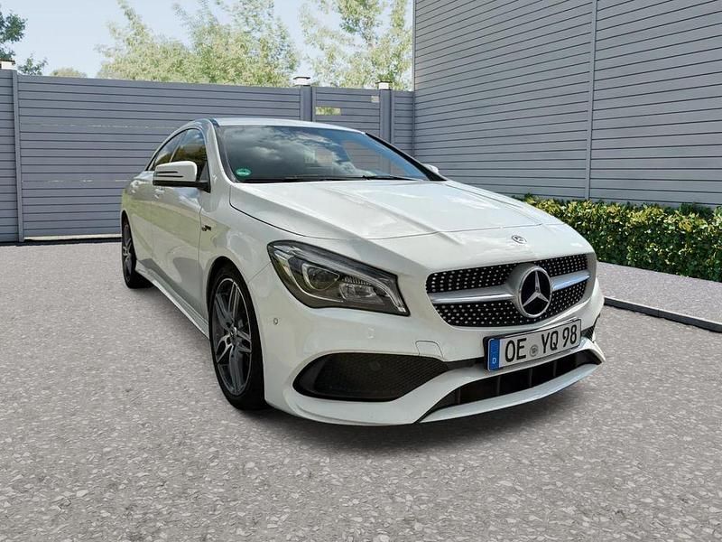 Weiß Gebraucht 2018 Mercedes CLA180 AMG line Limousine | 19.999 € (Fairer Preis) - Bild 1/4