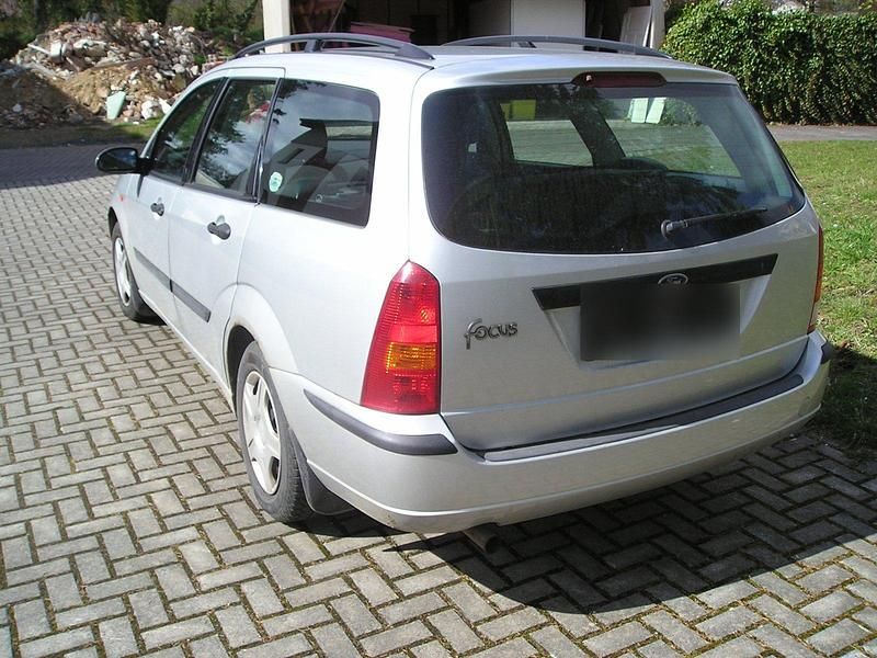 Gebraucht Ford Focus 100 PS (73 kW) 2003 Silber Kombi