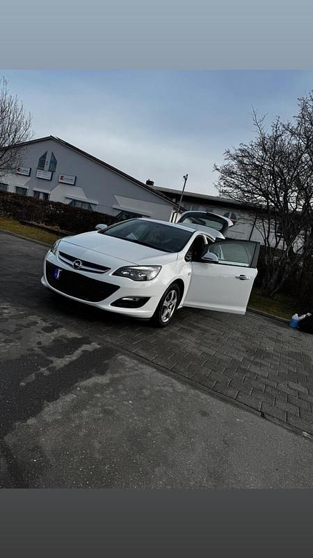 Gebraucht Opel Astra 120 PS (88 kW) 2014 Weiß Limousine