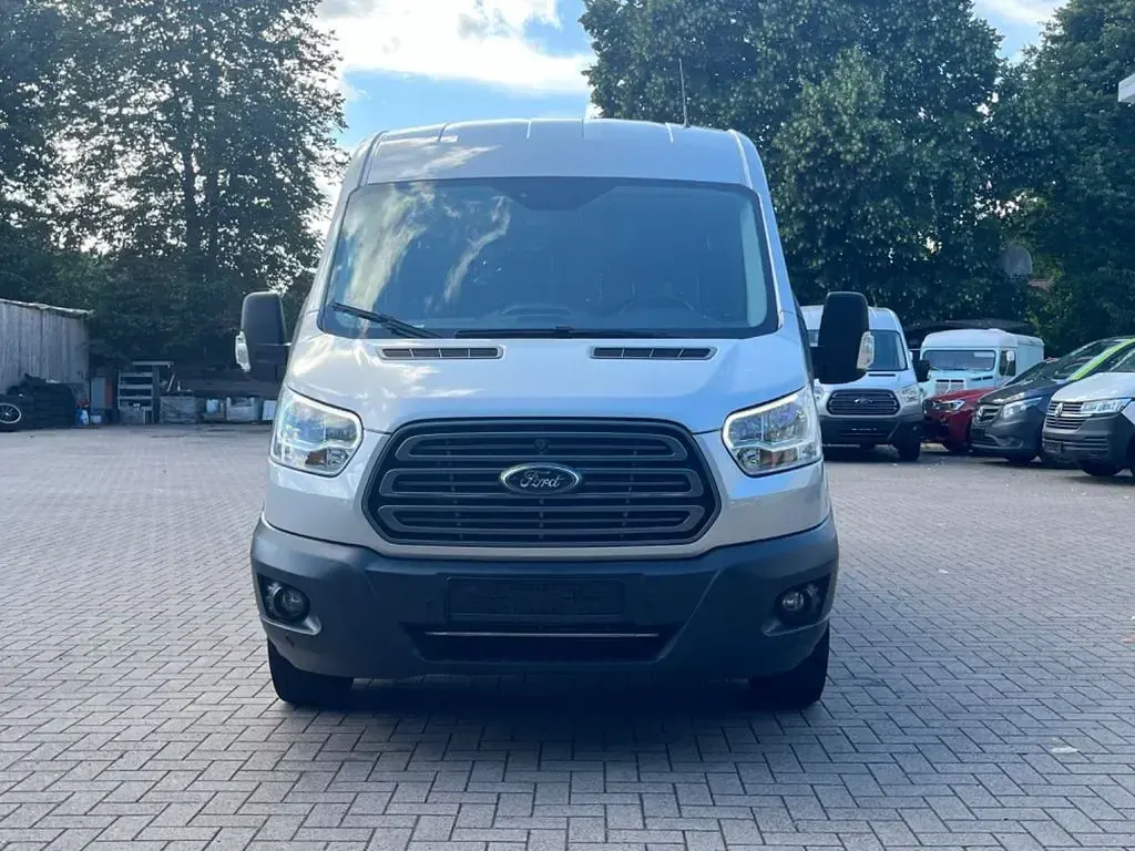 Gebraucht Ford Transit Trend 131 PS (96 kW) 2019 Silber Van